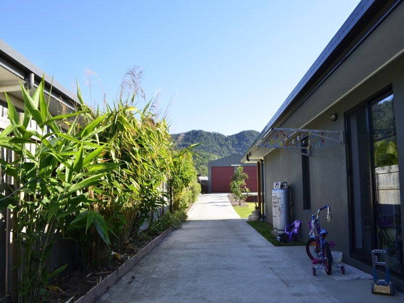 6 Twin Creek Court, Cannonvale QLD 4802