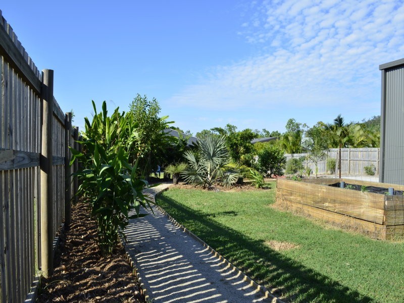 6 Twin Creek Court, Cannonvale QLD 4802