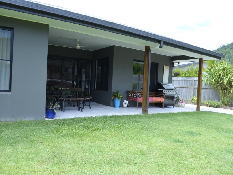 6 Twin Creek Court, Cannonvale QLD 4802