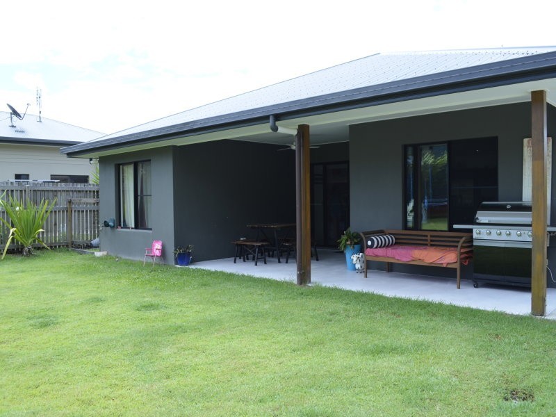 6 Twin Creek Court, Cannonvale QLD 4802