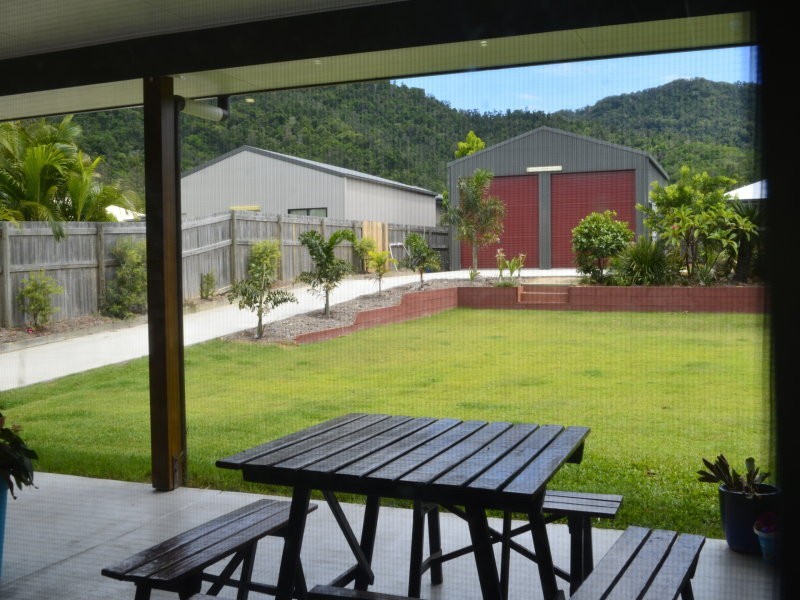 6 Twin Creek Court, Cannonvale QLD 4802