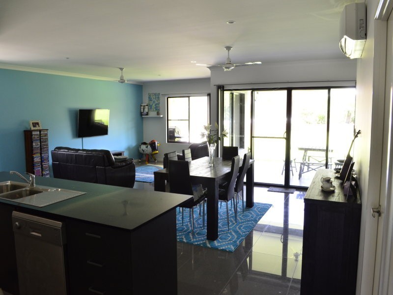 6 Twin Creek Court, Cannonvale QLD 4802