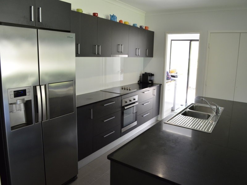 6 Twin Creek Court, Cannonvale QLD 4802