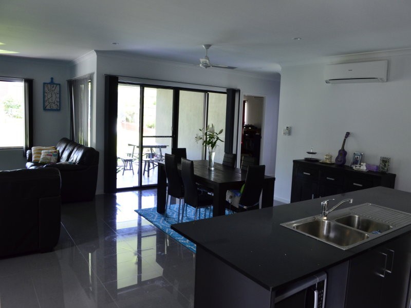 6 Twin Creek Court, Cannonvale QLD 4802