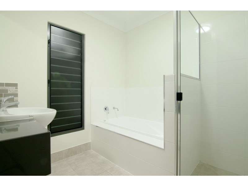 49 Eshelby Drive, Cannonvale QLD 4802