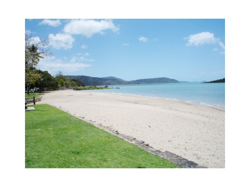 12/36 Coral Esplanade, Cannonvale QLD 4802