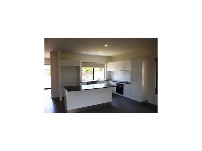 34 Ridgeview Road, Cannonvale QLD 4802