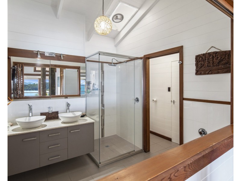 7 Warrain Street, Shute Harbour QLD 4802