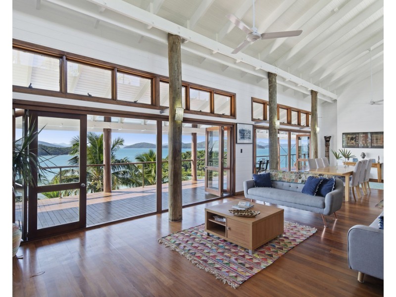 7 Warrain Street, Shute Harbour QLD 4802