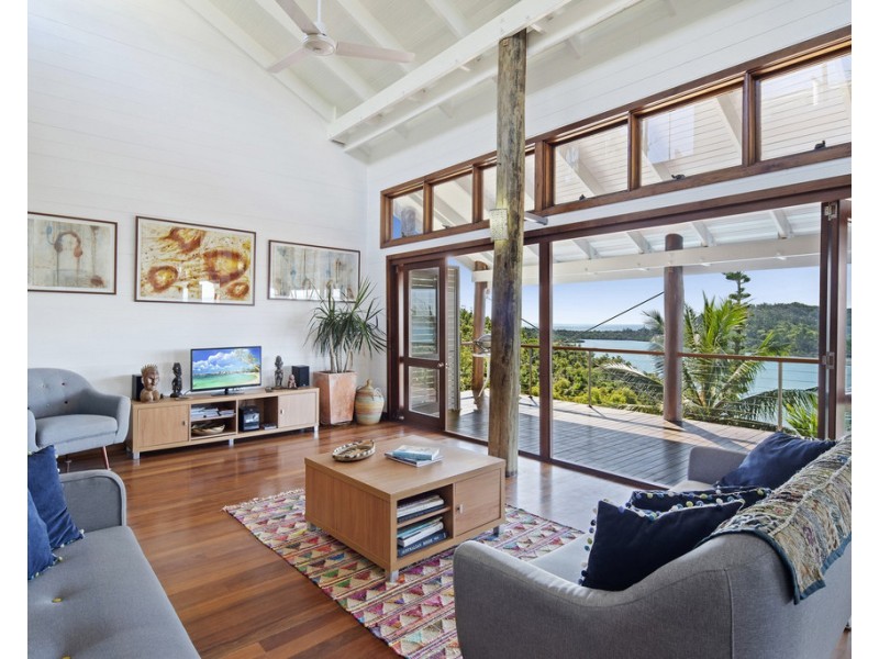 7 Warrain Street, Shute Harbour QLD 4802