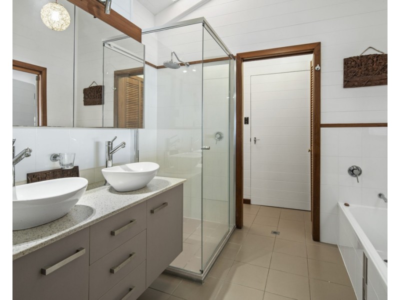 7 Warrain Street, Shute Harbour QLD 4802