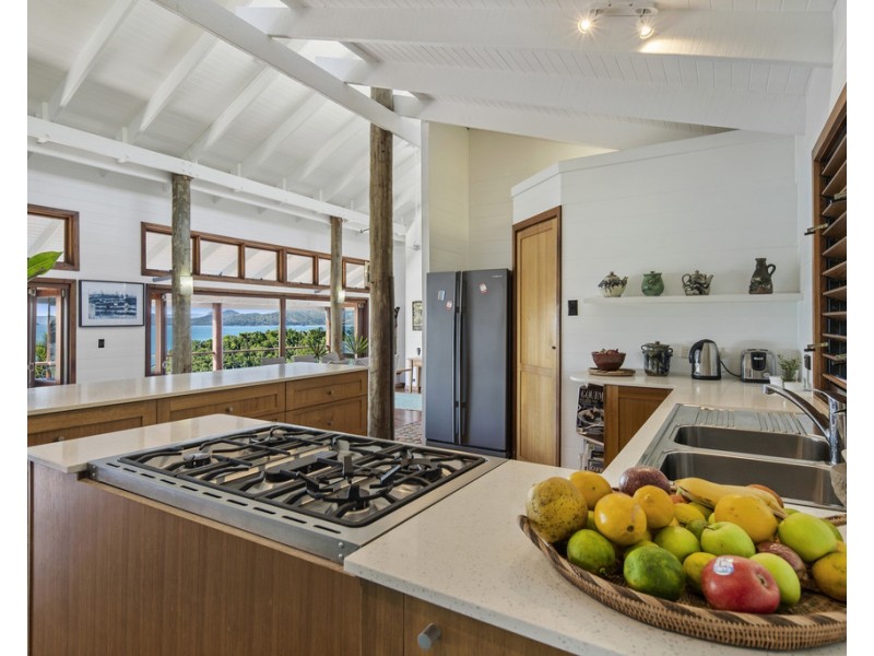 7 Warrain Street, Shute Harbour QLD 4802