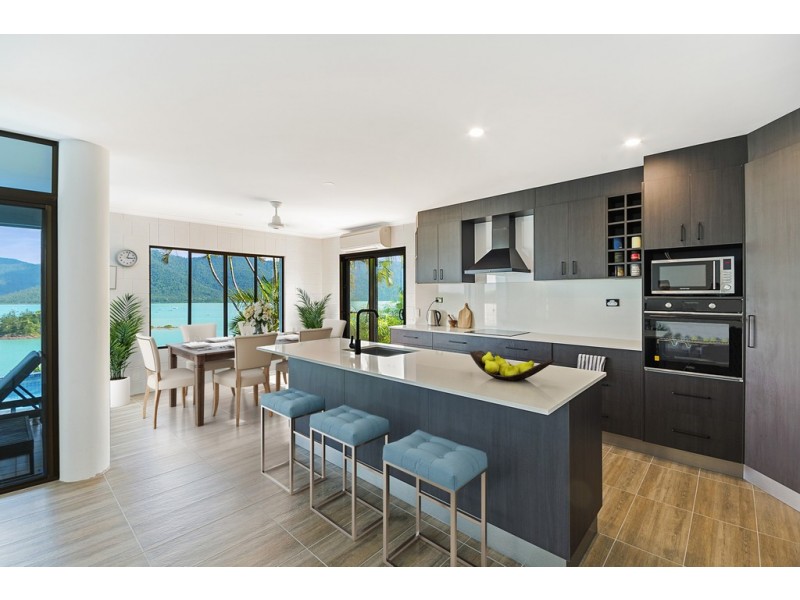2 Shutehaven Close, Shute Harbour QLD 4802