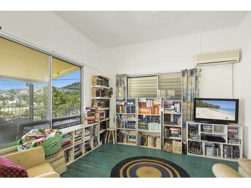 12 Broadwater Avenue, Airlie Beach QLD 4802