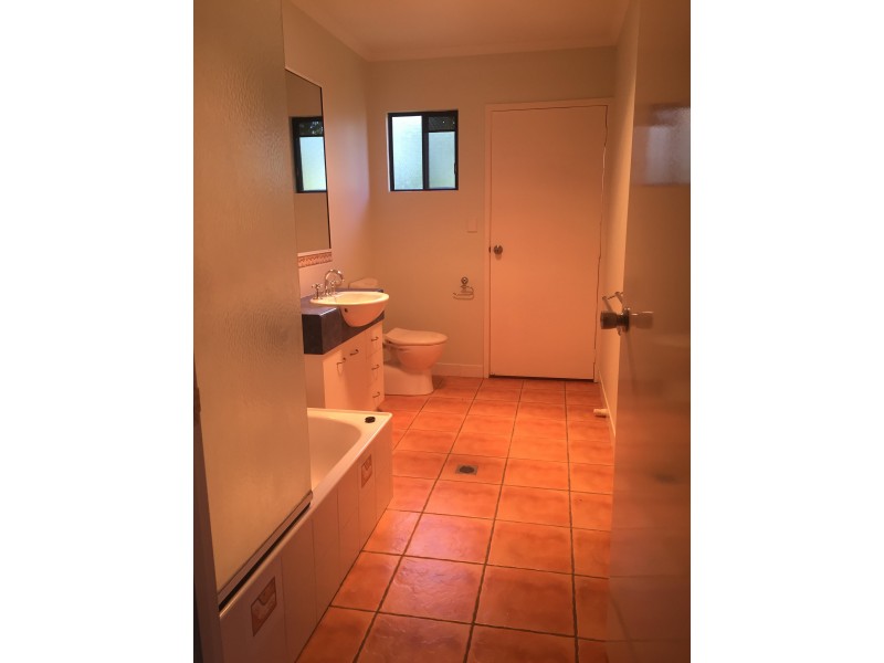 2/13 Macarthur Drive, Cannonvale QLD 4802