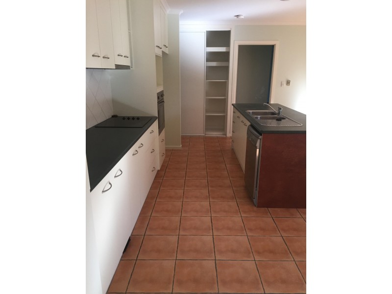 2/13 Macarthur Drive, Cannonvale QLD 4802