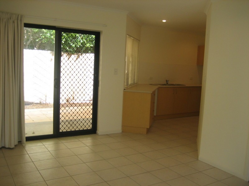 4/16 Beach Road, Cannonvale QLD 4802