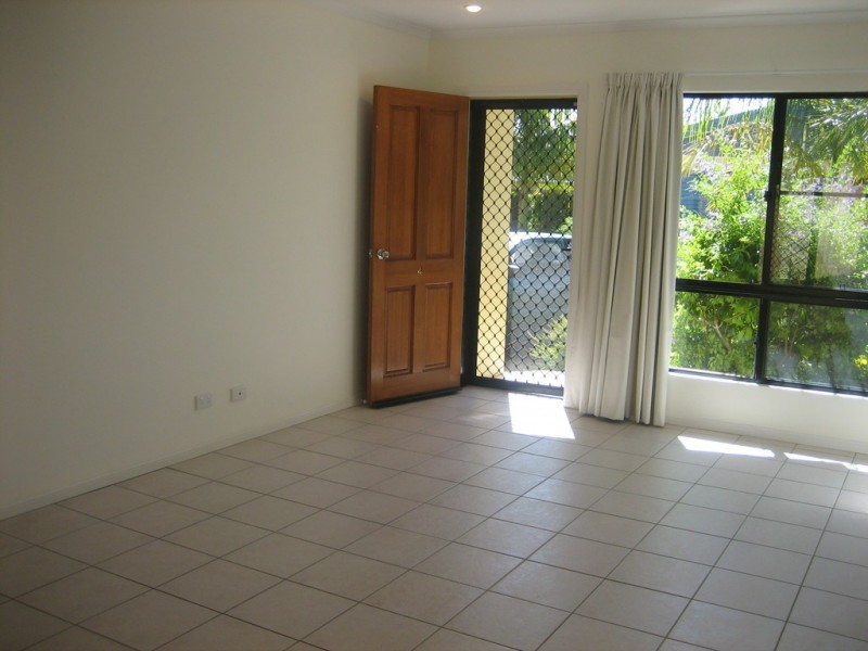 4/16 Beach Road, Cannonvale QLD 4802