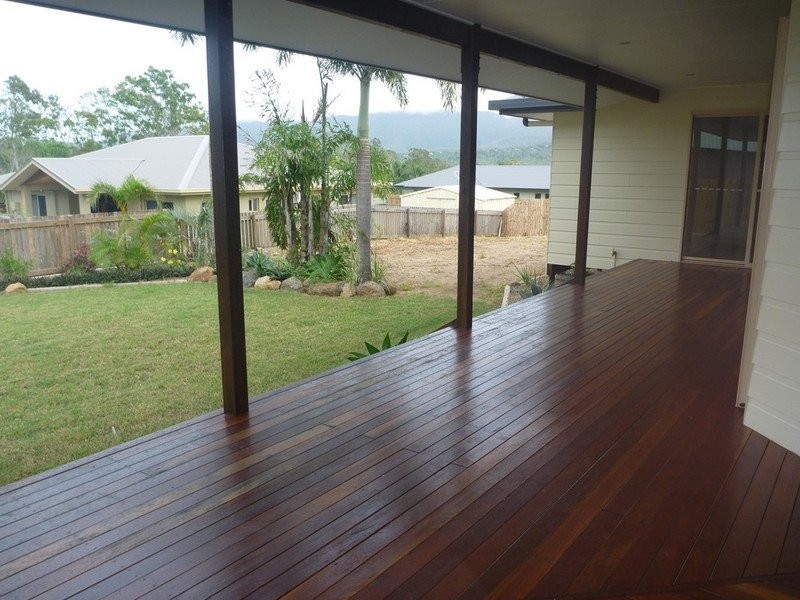 6 Linscot Close, Cannonvale QLD 4802