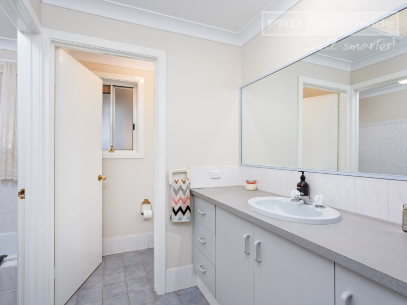 9 Canola Place, Estella NSW 2650