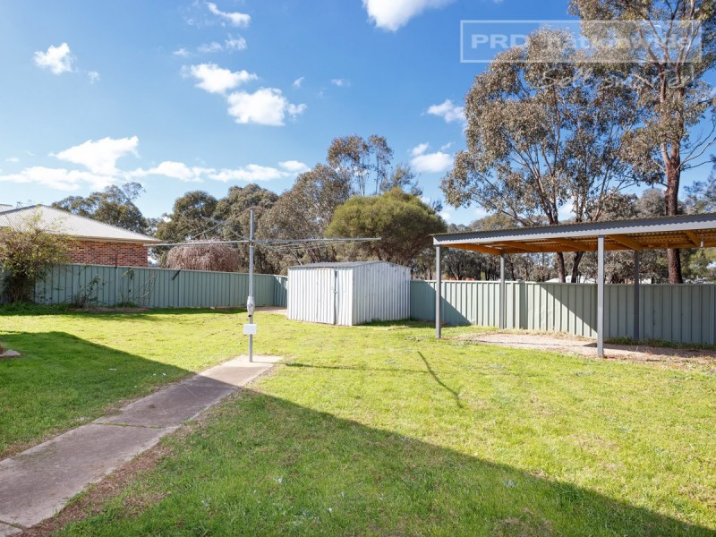 9 Canola Place, Estella NSW 2650