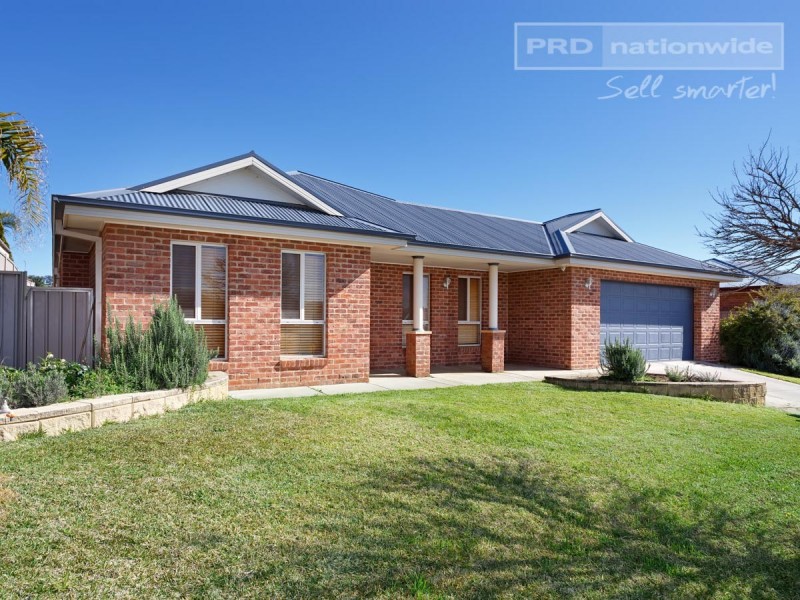 9 Fisher Place, Lloyd NSW 2650