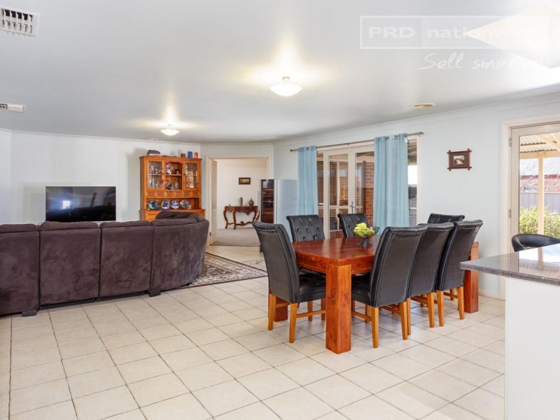 9 Fisher Place, Lloyd NSW 2650