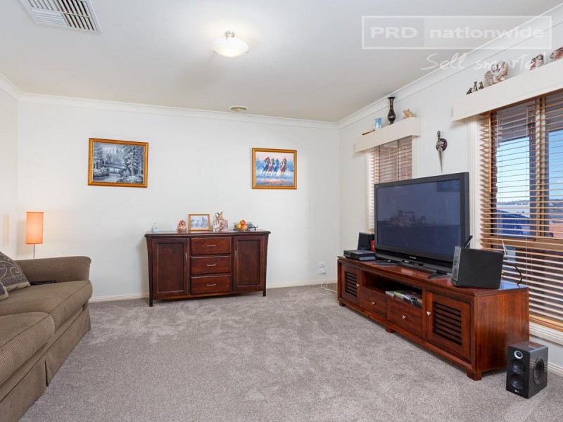 9 Fisher Place, Lloyd NSW 2650
