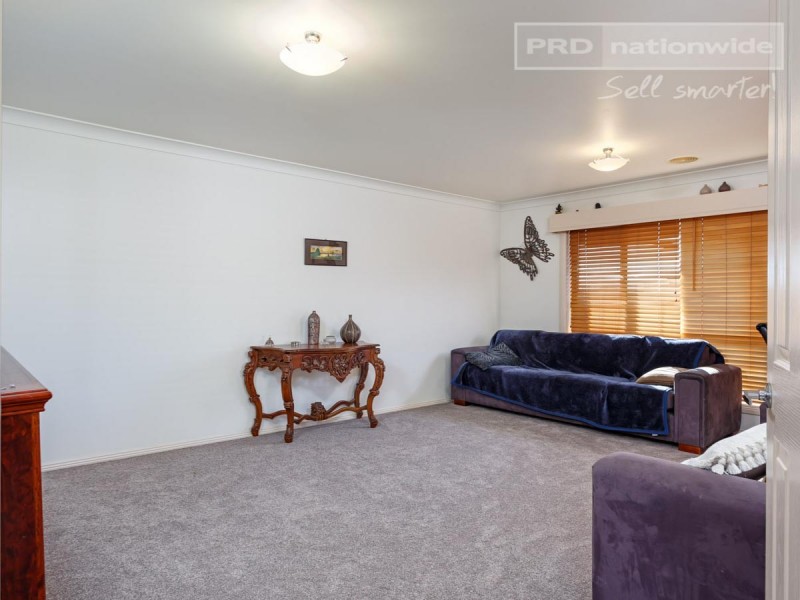 9 Fisher Place, Lloyd NSW 2650