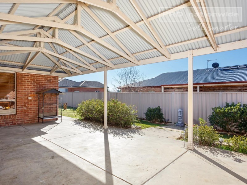 9 Fisher Place, Lloyd NSW 2650
