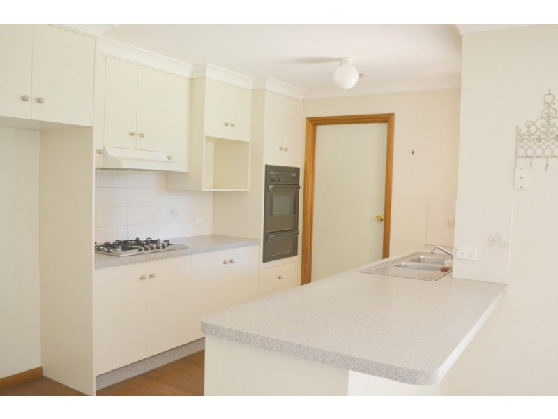 3 Stockton Place, Estella NSW 2650