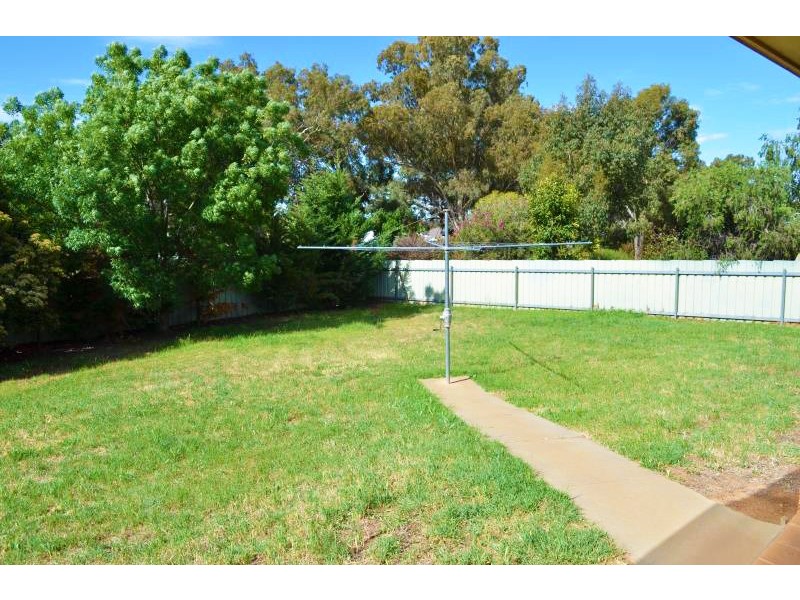 3 Stockton Place, Estella NSW 2650