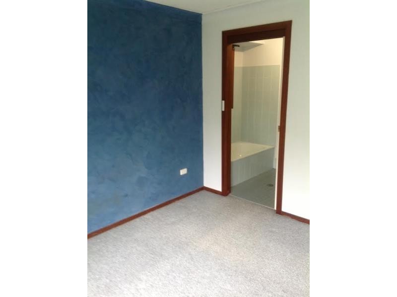9 Nardoo Street, Glenfield Park NSW 2650
