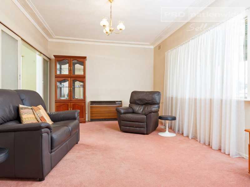 1 Manoora Avenue, Mount Austin NSW 2650