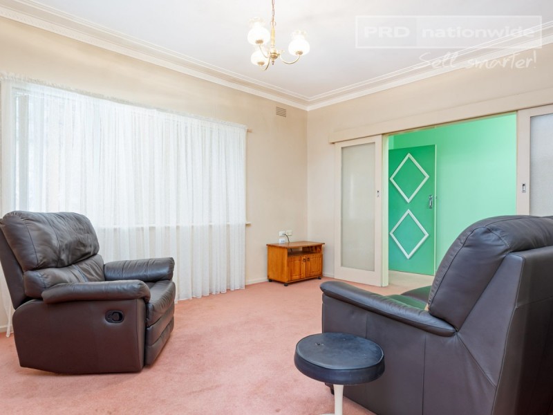 1 Manoora Avenue, Mount Austin NSW 2650