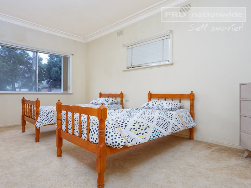 1 Manoora Avenue, Mount Austin NSW 2650