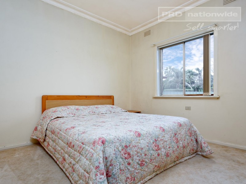1 Manoora Avenue, Mount Austin NSW 2650