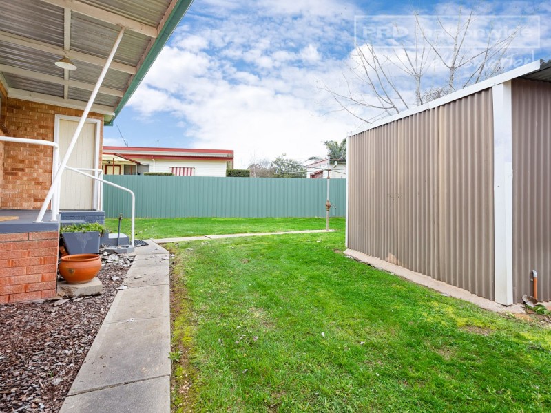 1 Manoora Avenue, Mount Austin NSW 2650