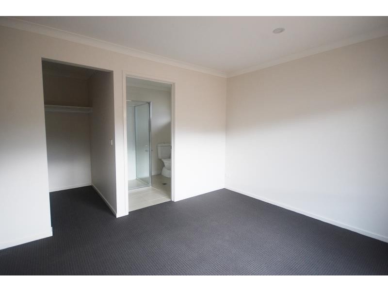 5 Sunvale Cresent, Estella NSW 2650