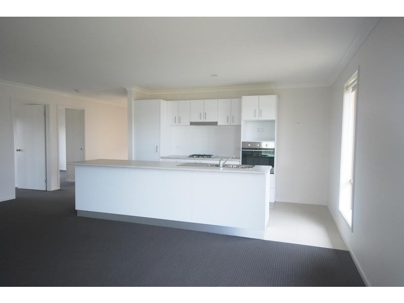 5 Sunvale Cresent, Estella NSW 2650