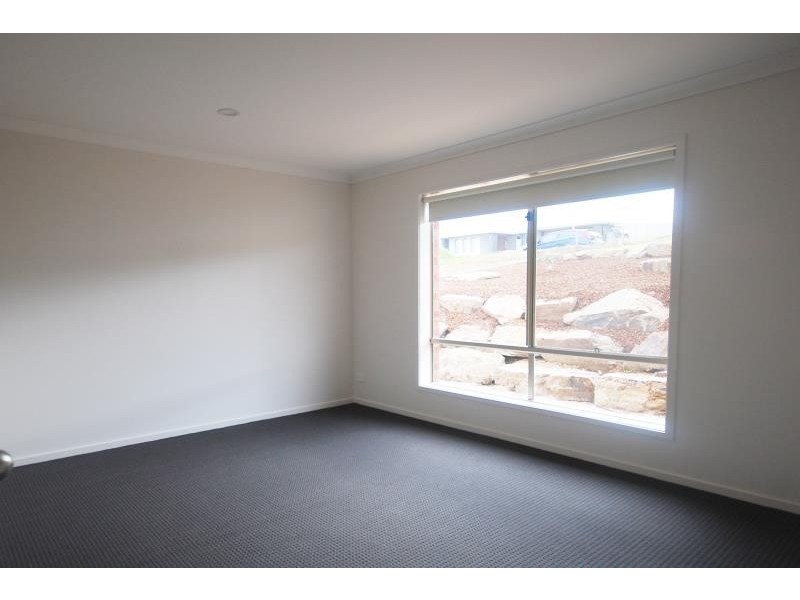 5 Sunvale Cresent, Estella NSW 2650