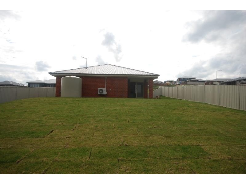 5 Sunvale Cresent, Estella NSW 2650