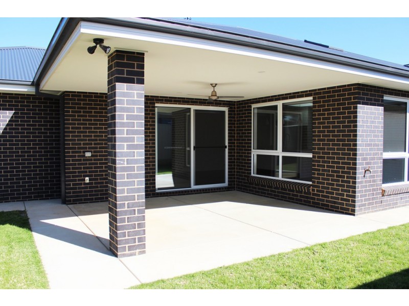6 Mulberrygong Court, Estella NSW 2650