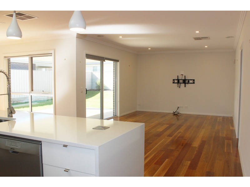 6 Mulberrygong Court, Estella NSW 2650