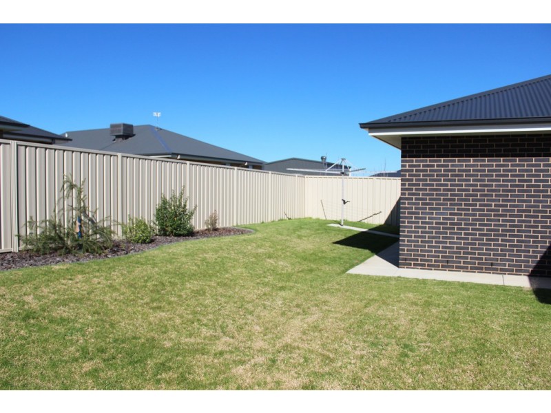 6 Mulberrygong Court, Estella NSW 2650