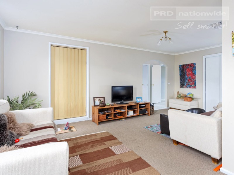 12 Eyre Street, Lake Albert NSW 2650