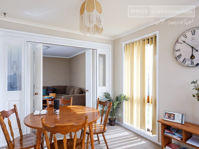 12 Eyre Street, Lake Albert NSW 2650