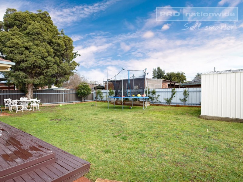 12 Eyre Street, Lake Albert NSW 2650