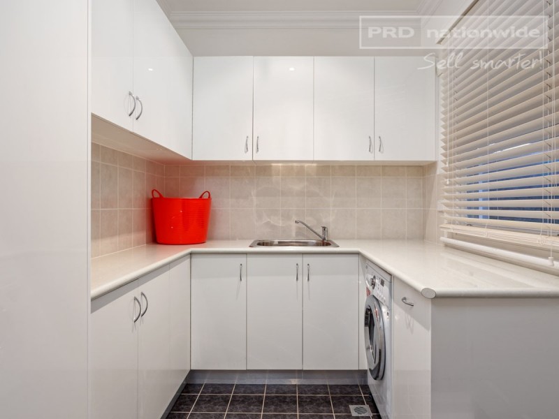 8 Heydon Avenue, Turvey Park NSW 2650