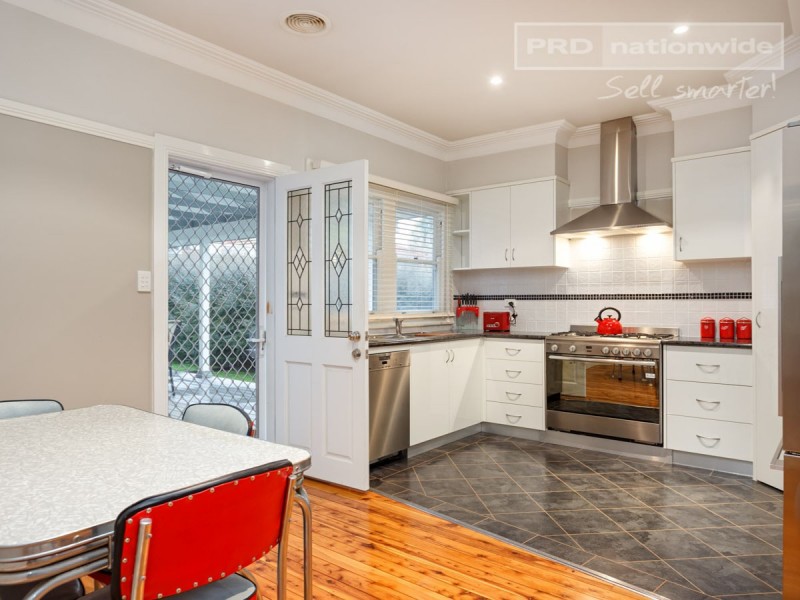 8 Heydon Avenue, Turvey Park NSW 2650